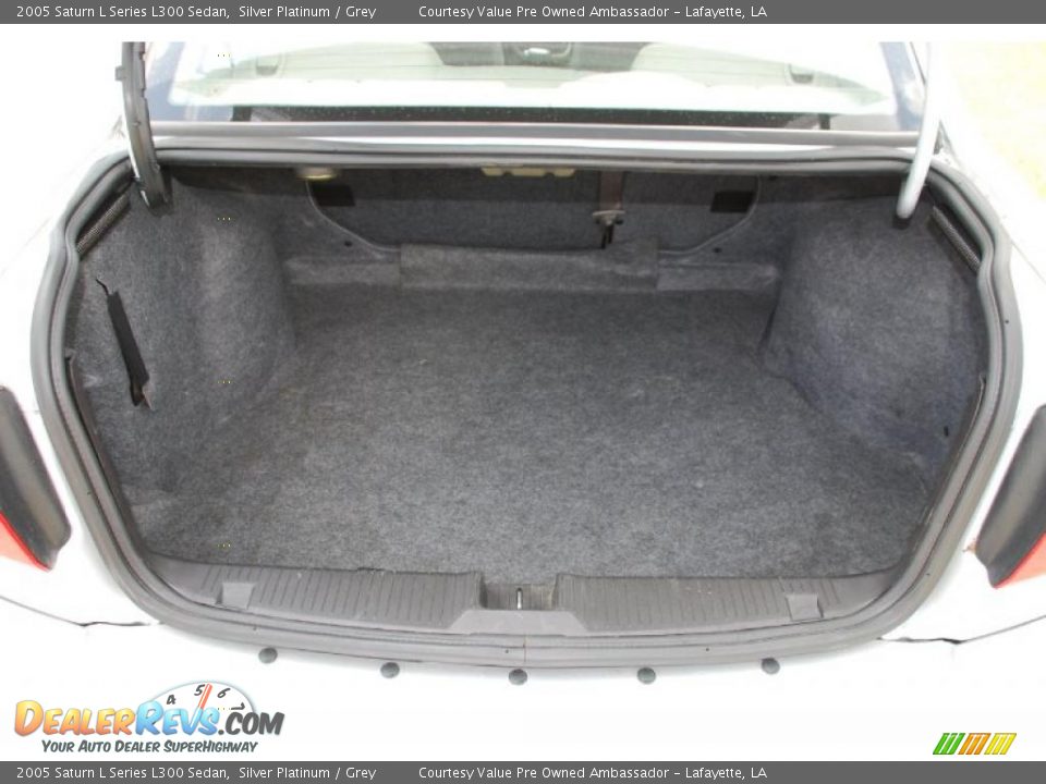 2005 Saturn L Series L300 Sedan Trunk Photo #4