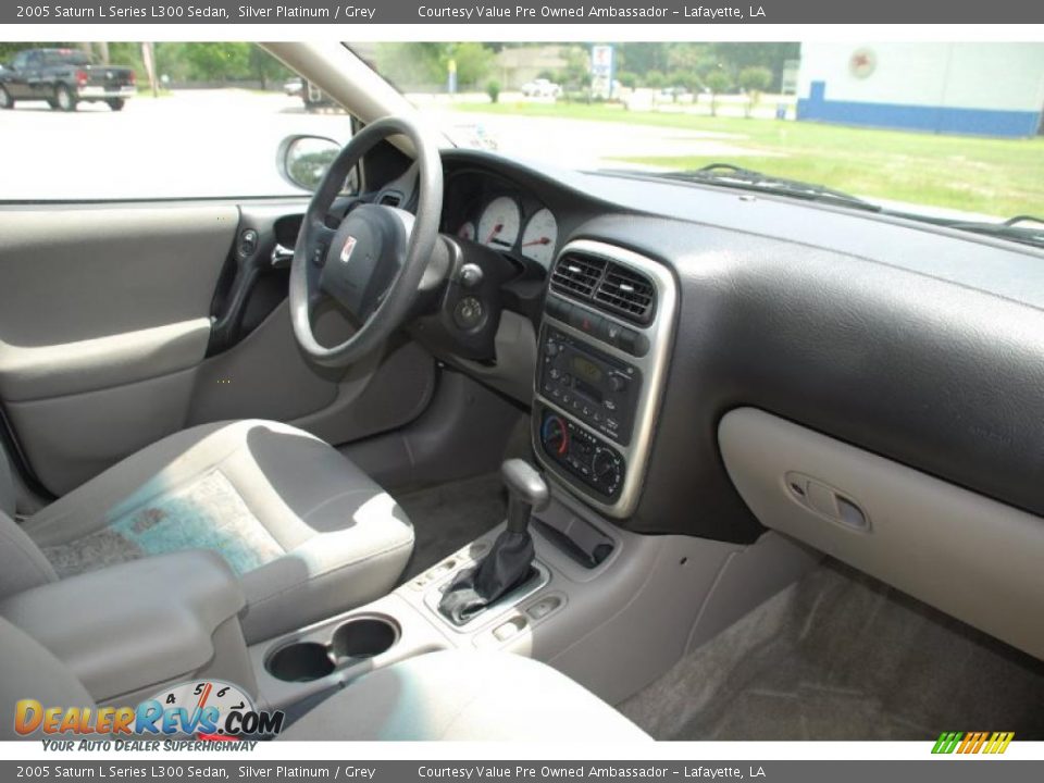 2005 Saturn L Series L300 Sedan Silver Platinum / Grey Photo #6
