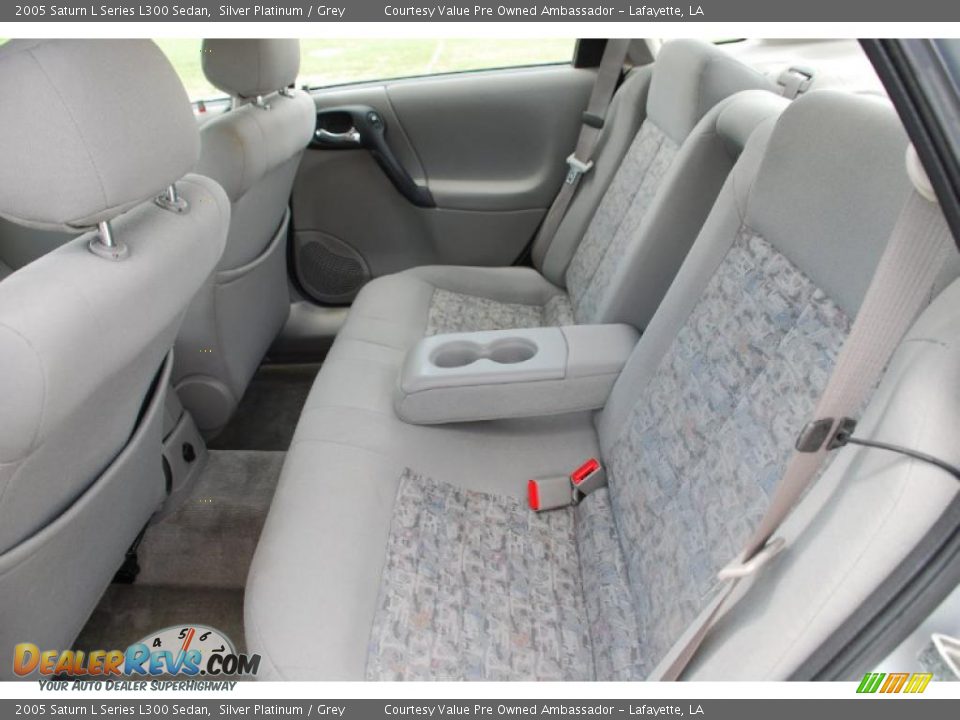 Grey Interior - 2005 Saturn L Series L300 Sedan Photo #10