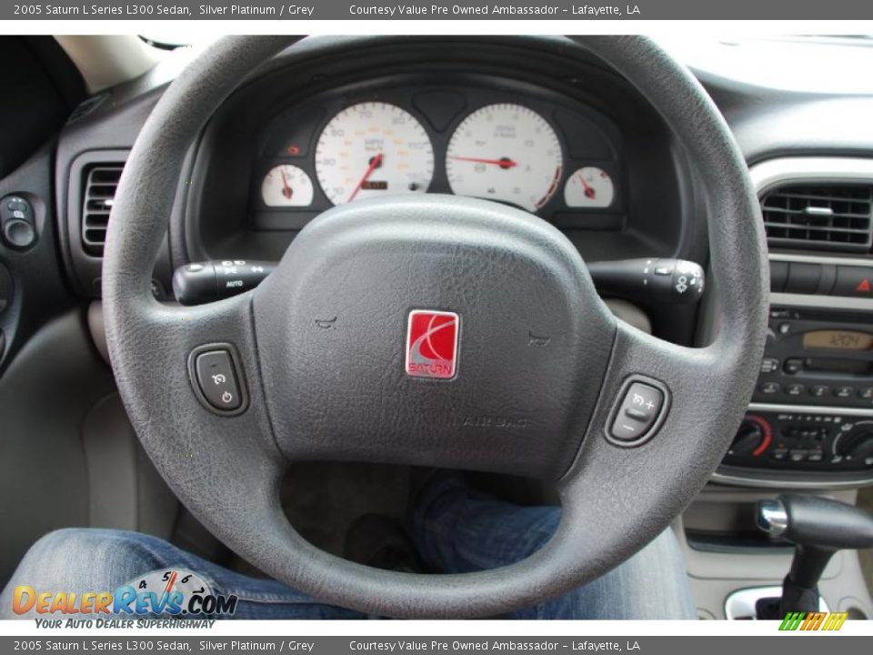 2005 Saturn L Series L300 Sedan Silver Platinum / Grey Photo #15