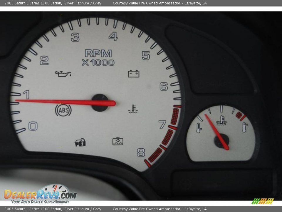 2005 Saturn L Series L300 Sedan Silver Platinum / Grey Photo #18