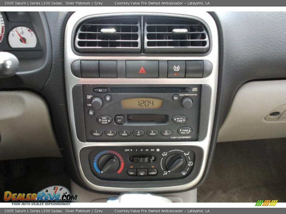 2005 Saturn L Series L300 Sedan Silver Platinum / Grey Photo #19