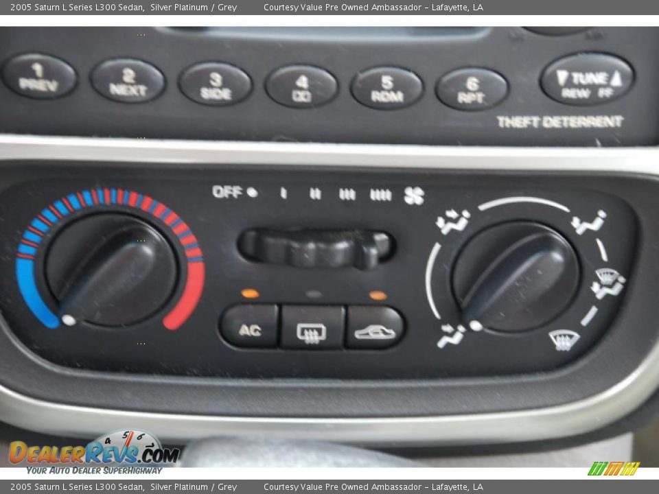 2005 Saturn L Series L300 Sedan Silver Platinum / Grey Photo #21