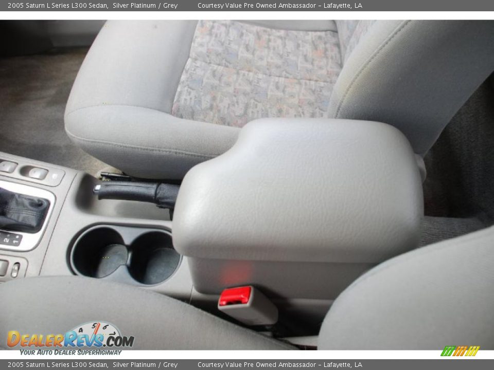 2005 Saturn L Series L300 Sedan Silver Platinum / Grey Photo #23