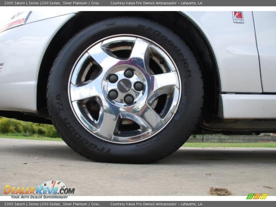 2005 Saturn L Series L300 Sedan Silver Platinum / Grey Photo #26