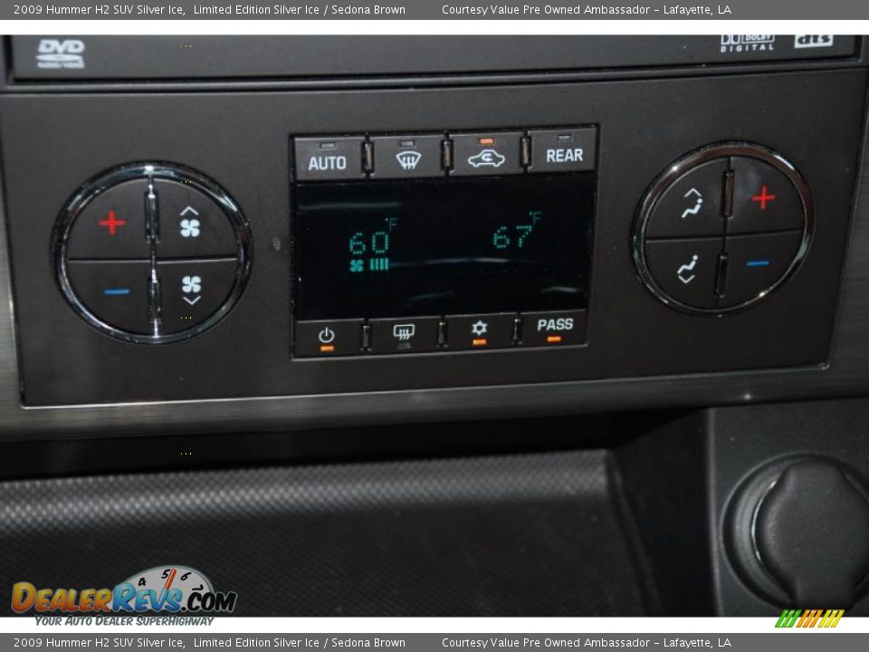 Controls of 2009 Hummer H2 SUV Silver Ice Photo #25