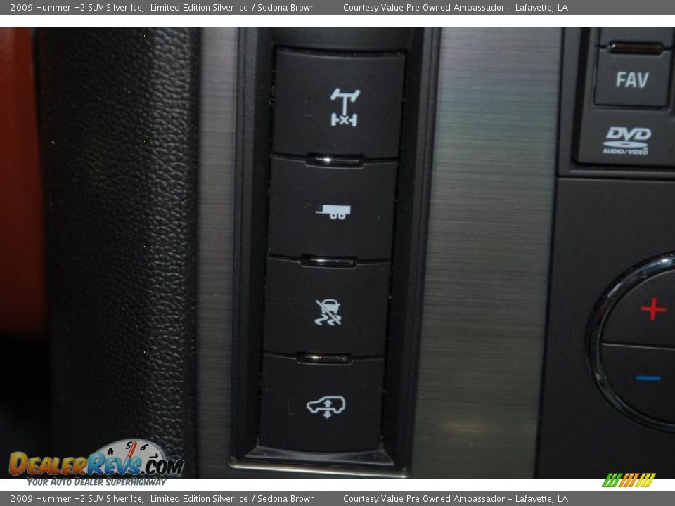 Controls of 2009 Hummer H2 SUV Silver Ice Photo #28