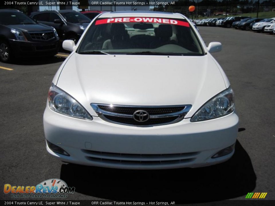 2004 Toyota Camry LE Super White / Taupe Photo #8