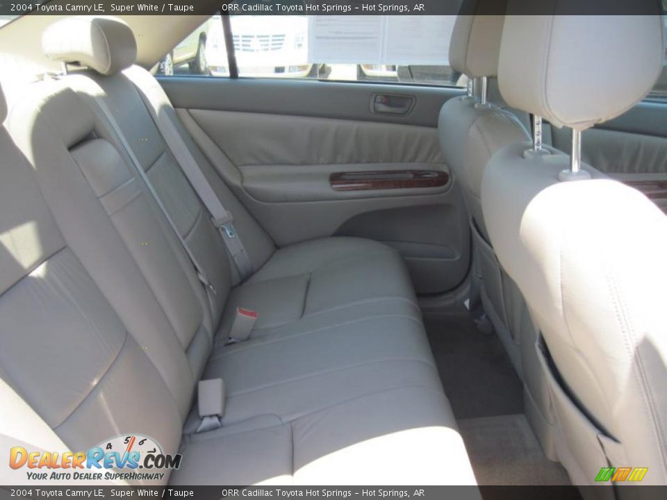 2004 Toyota Camry LE Super White / Taupe Photo #16