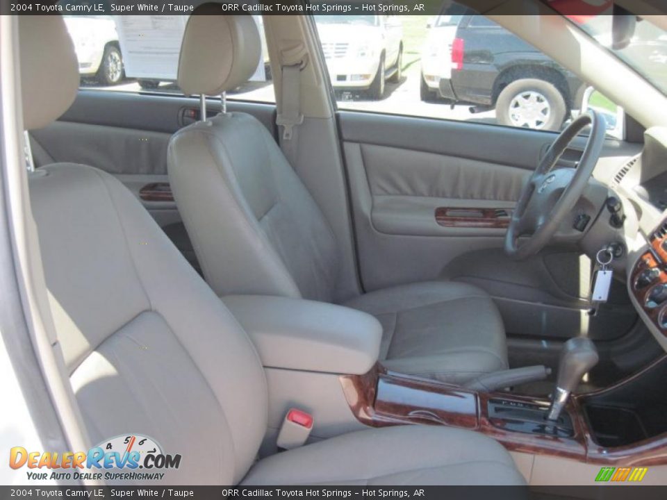 2004 Toyota Camry LE Super White / Taupe Photo #17