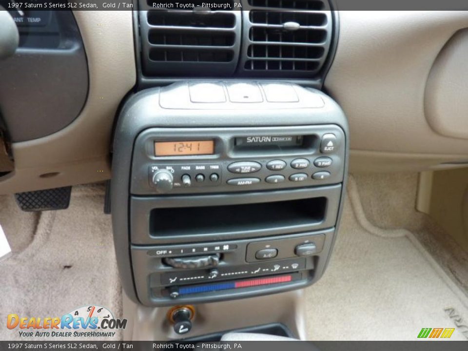 1997 Saturn S Series SL2 Sedan Gold / Tan Photo #9