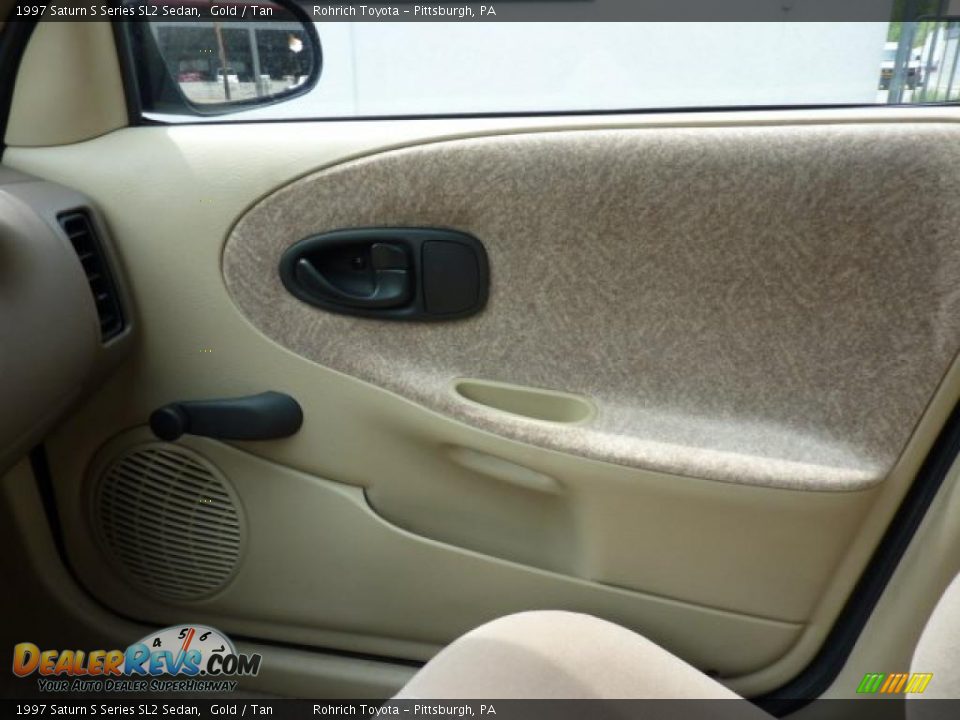 1997 Saturn S Series SL2 Sedan Gold / Tan Photo #18