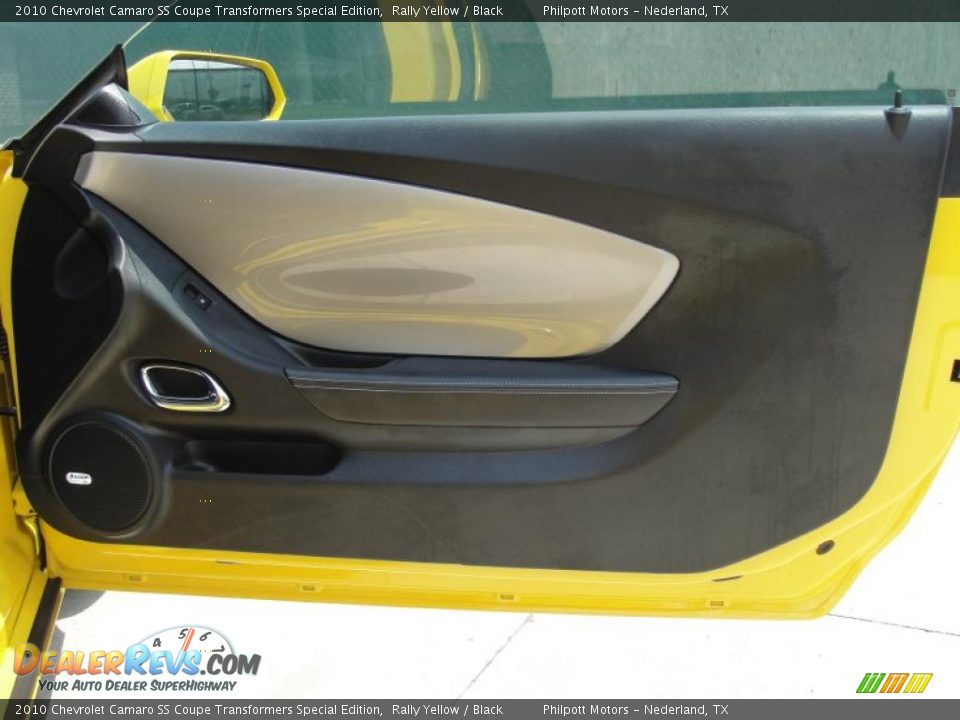 Door Panel of 2010 Chevrolet Camaro SS Coupe Transformers Special Edition Photo #31