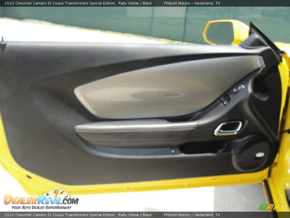 Door Panel of 2010 Chevrolet Camaro SS Coupe Transformers Special Edition Photo #36