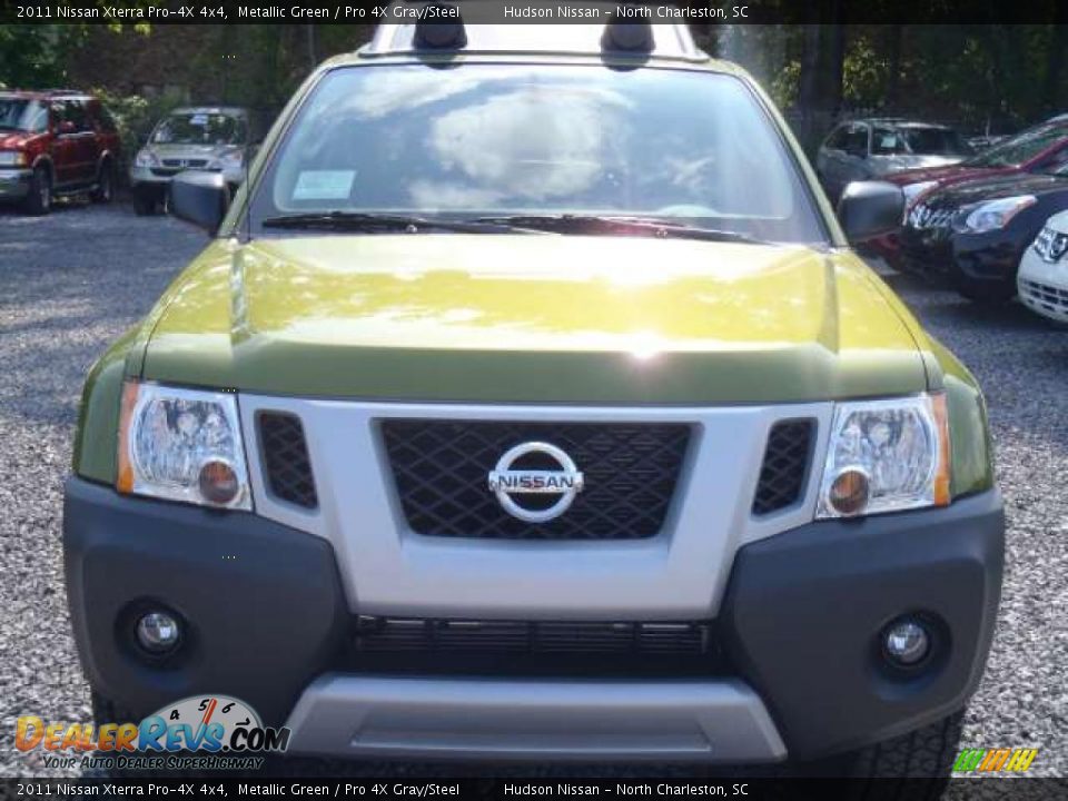 2011 Nissan xterra metallic green #2