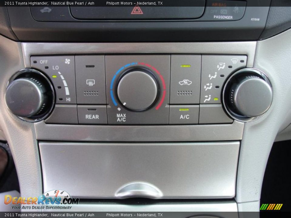 Controls of 2011 Toyota Highlander  Photo #32