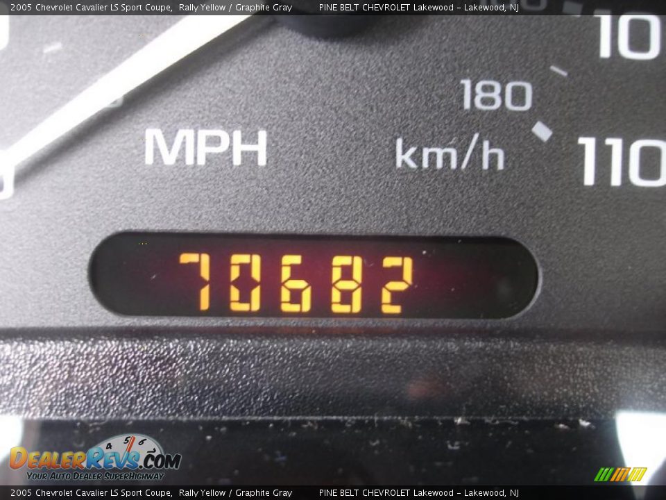 2005 Chevrolet Cavalier LS Sport Coupe Rally Yellow / Graphite Gray Photo #14