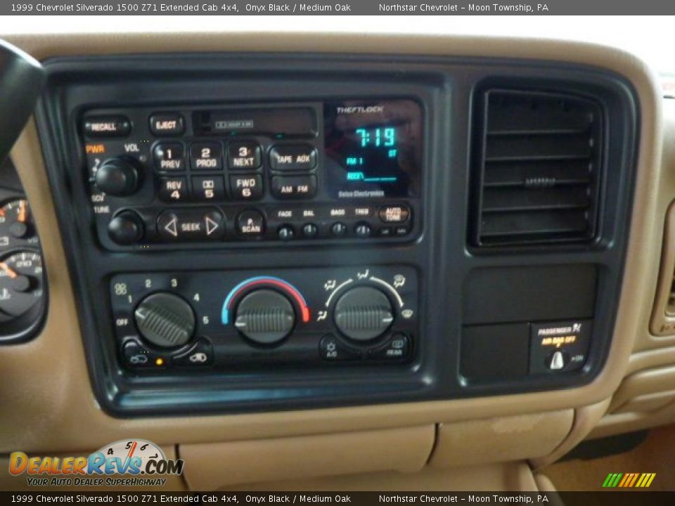 Controls of 1999 Chevrolet Silverado 1500 Z71 Extended Cab 4x4 Photo #14