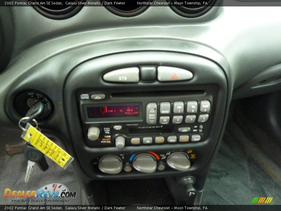 2002 Pontiac Grand Am SE Sedan Galaxy Silver Metallic / Dark Pewter Photo #18