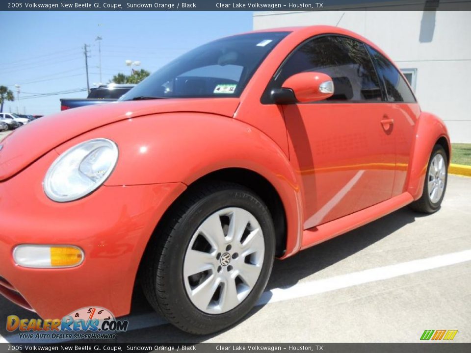2005 Volkswagen New Beetle GL Coupe Sundown Orange / Black Photo #3