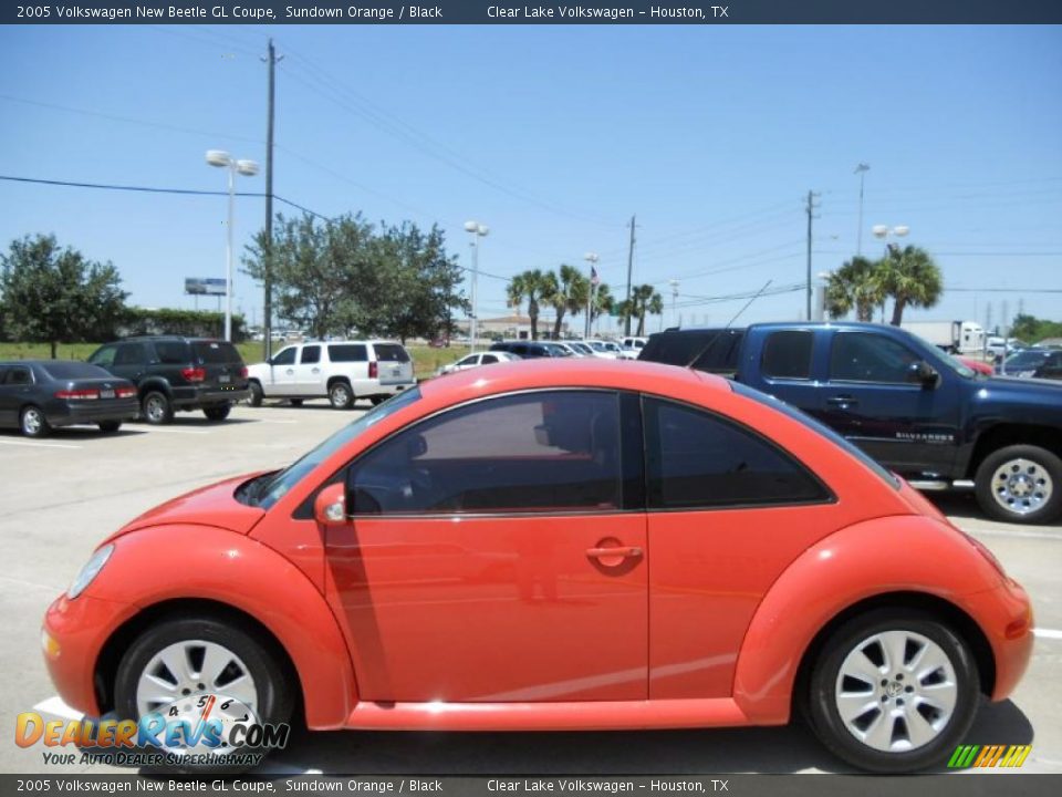 Sundown Orange 2005 Volkswagen New Beetle GL Coupe Photo #4