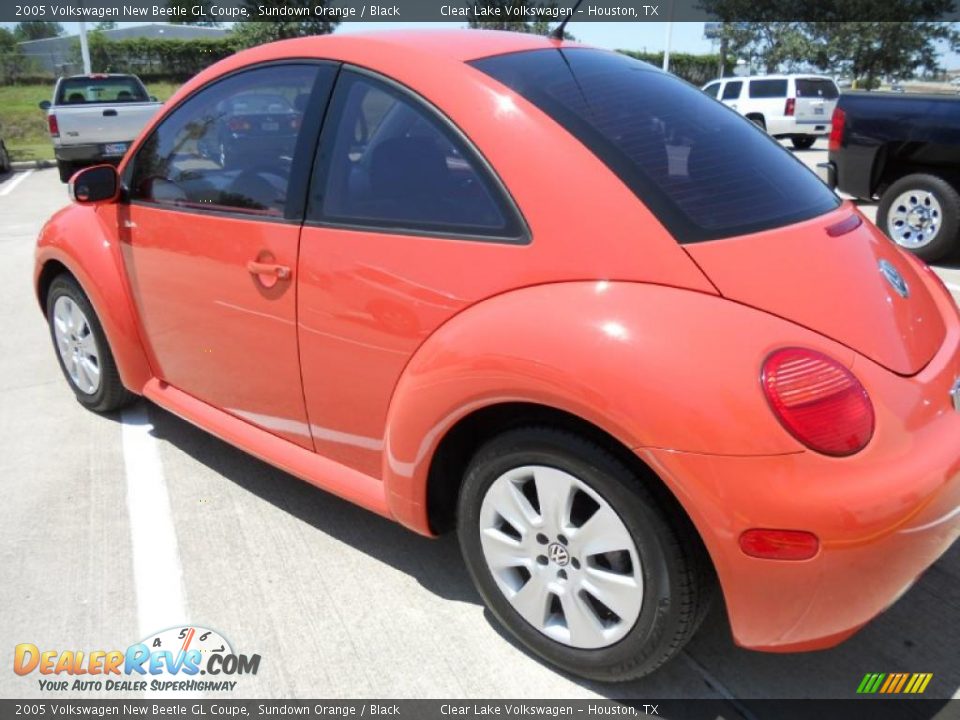2005 Volkswagen New Beetle GL Coupe Sundown Orange / Black Photo #5