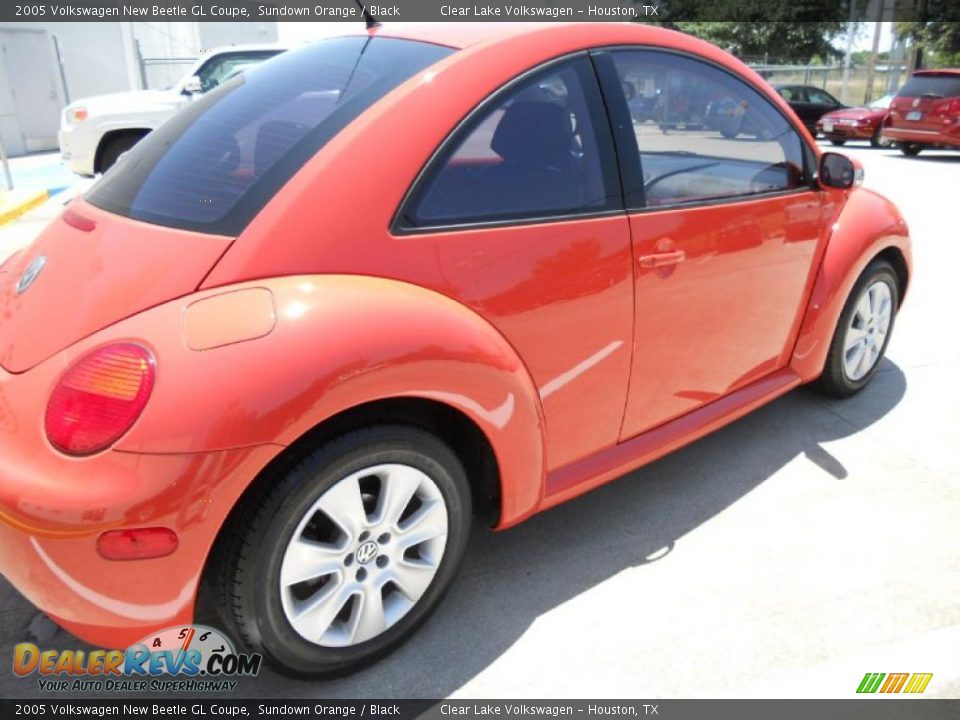 2005 Volkswagen New Beetle GL Coupe Sundown Orange / Black Photo #7