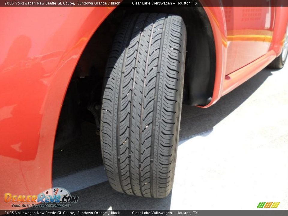 2005 Volkswagen New Beetle GL Coupe Sundown Orange / Black Photo #11