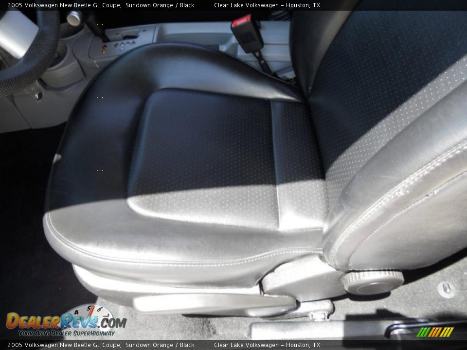 2005 Volkswagen New Beetle GL Coupe Sundown Orange / Black Photo #14