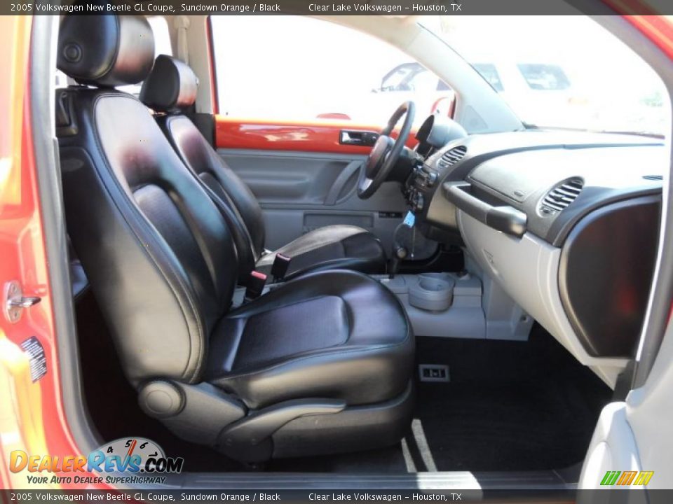 Black Interior - 2005 Volkswagen New Beetle GL Coupe Photo #16