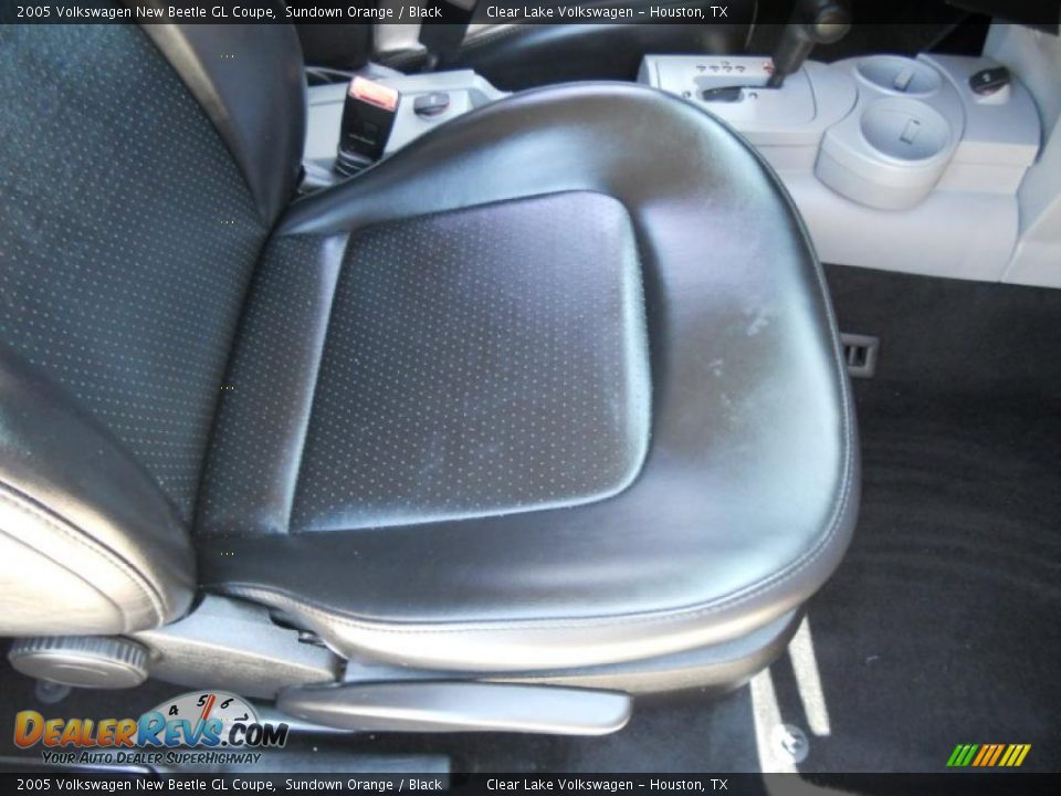 2005 Volkswagen New Beetle GL Coupe Sundown Orange / Black Photo #17