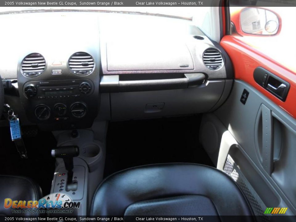 2005 Volkswagen New Beetle GL Coupe Sundown Orange / Black Photo #19