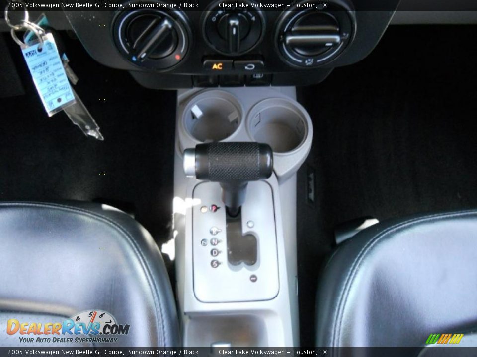 2005 Volkswagen New Beetle GL Coupe Shifter Photo #22