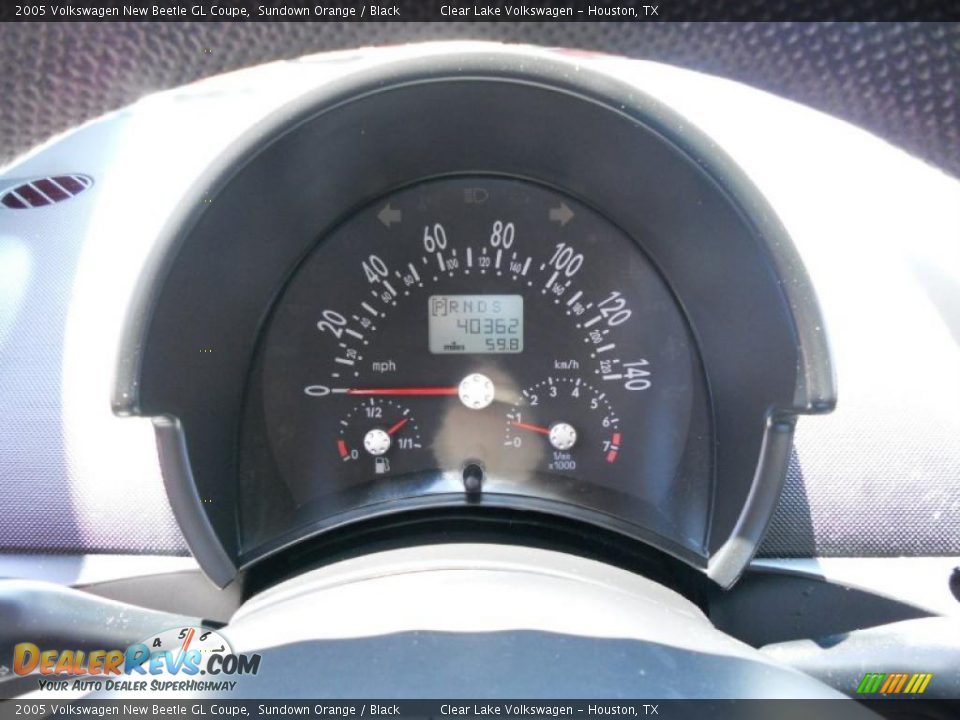 2005 Volkswagen New Beetle GL Coupe Gauges Photo #24