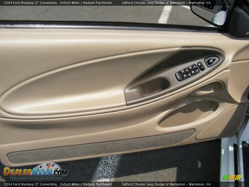 Door Panel of 2004 Ford Mustang GT Convertible Photo #27