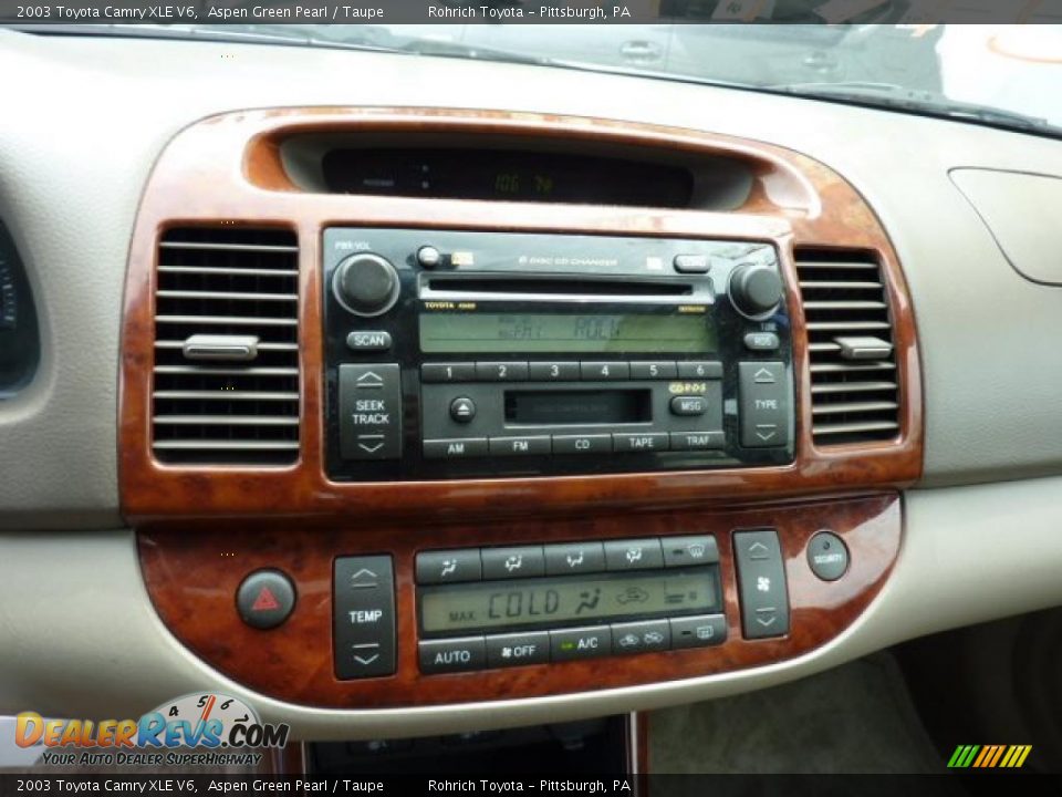 Controls of 2003 Toyota Camry XLE V6 Photo #9