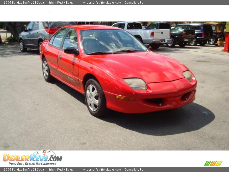 1996 Pontiac Sunfire SE Sedan Bright Red / Beige Photo #1