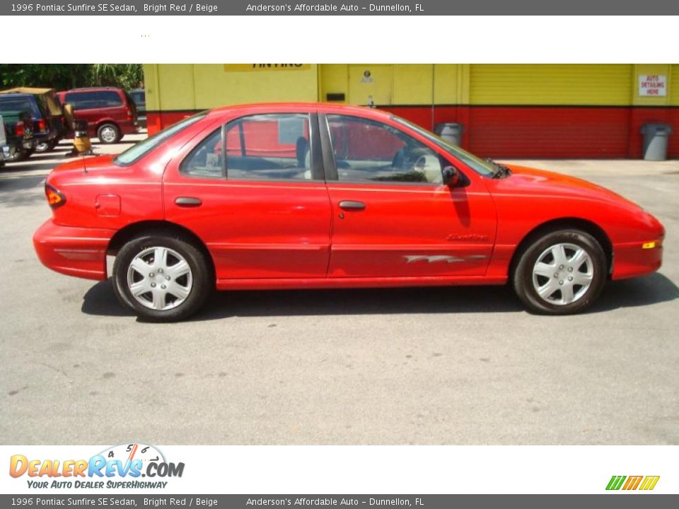 Bright Red 1996 Pontiac Sunfire SE Sedan Photo #2