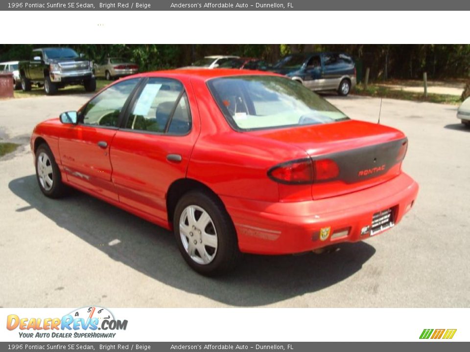 1996 Pontiac Sunfire SE Sedan Bright Red / Beige Photo #6