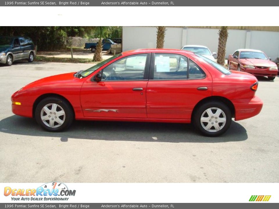 1996 Pontiac Sunfire SE Sedan Bright Red / Beige Photo #7