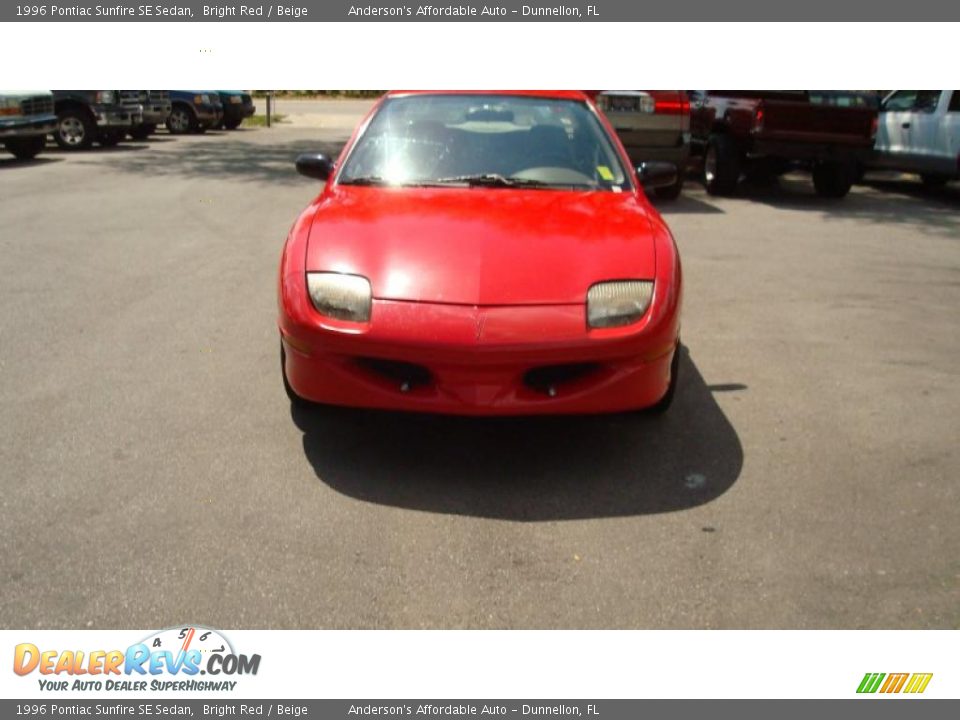 1996 Pontiac Sunfire SE Sedan Bright Red / Beige Photo #9