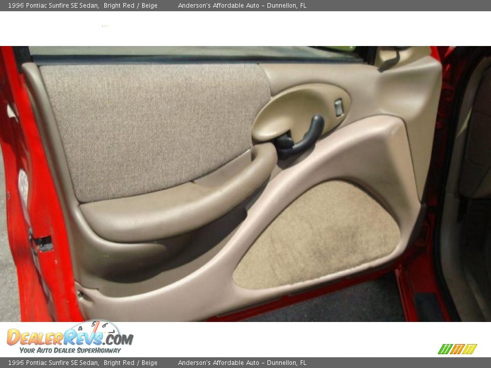 Door Panel of 1996 Pontiac Sunfire SE Sedan Photo #10