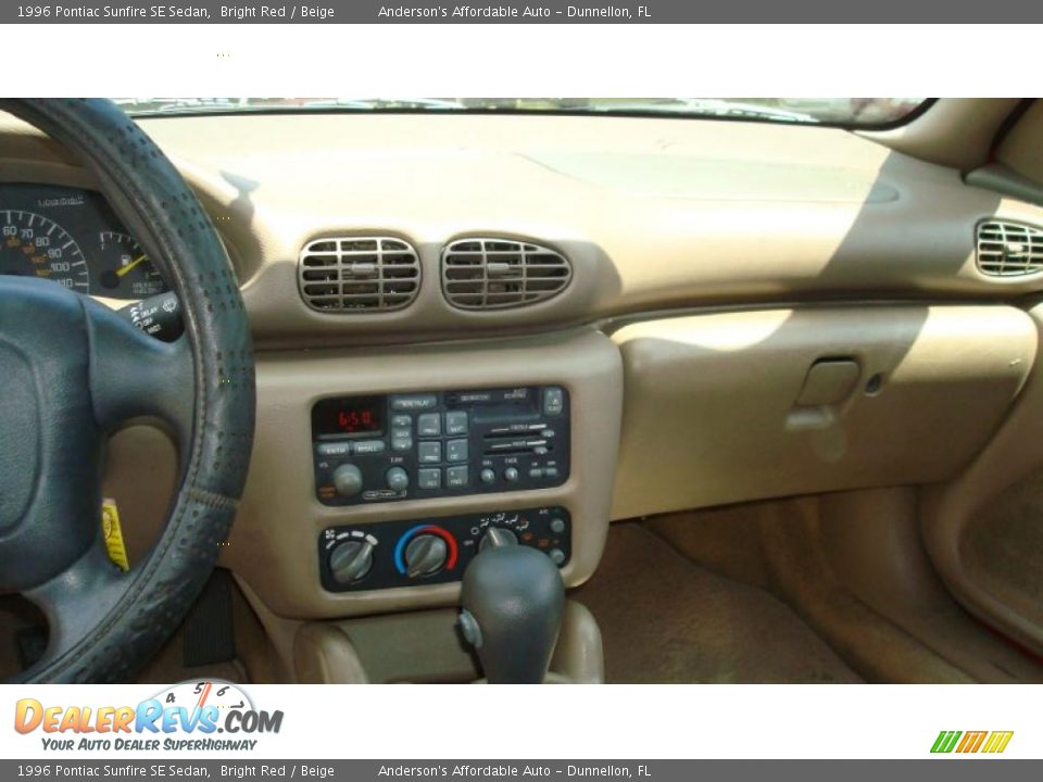 1996 Pontiac Sunfire SE Sedan Bright Red / Beige Photo #14
