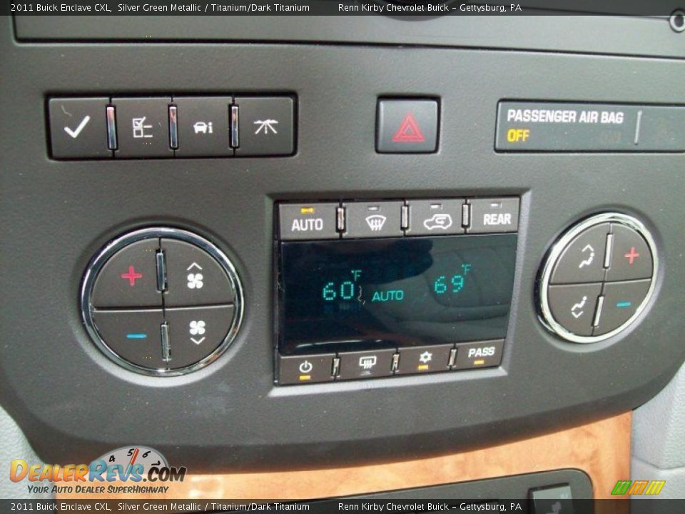 Controls of 2011 Buick Enclave CXL Photo #21