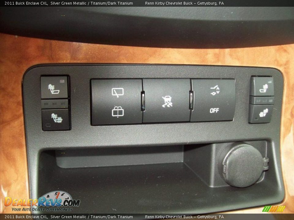 Controls of 2011 Buick Enclave CXL Photo #22