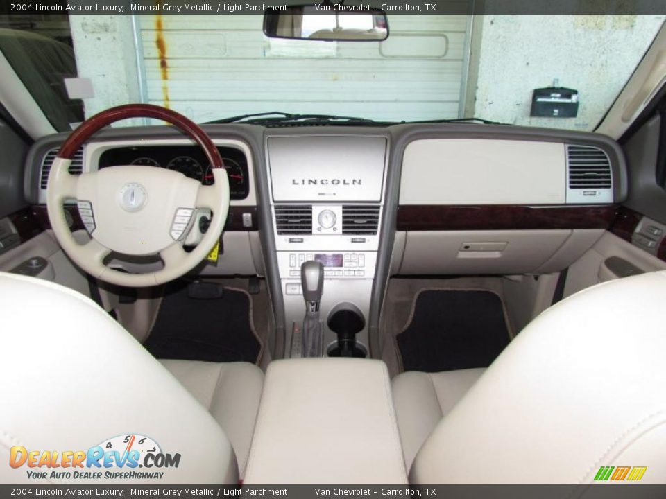 Dashboard of 2004 Lincoln Aviator Luxury Photo #13