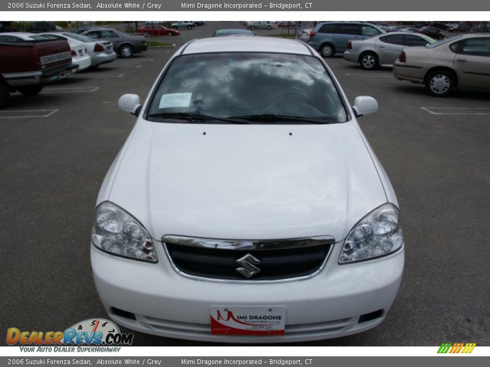 2006 Suzuki Forenza Sedan Absolute White / Grey Photo #2