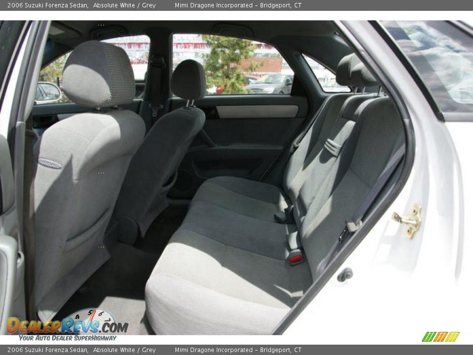 2006 Suzuki Forenza Sedan Absolute White / Grey Photo #11