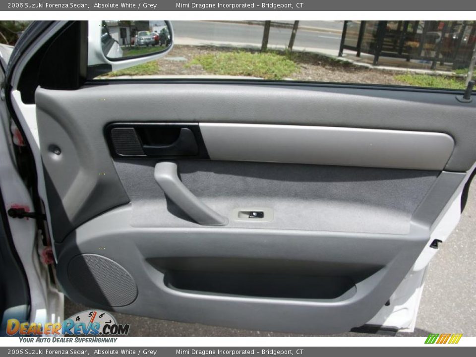 2006 Suzuki Forenza Sedan Absolute White / Grey Photo #16