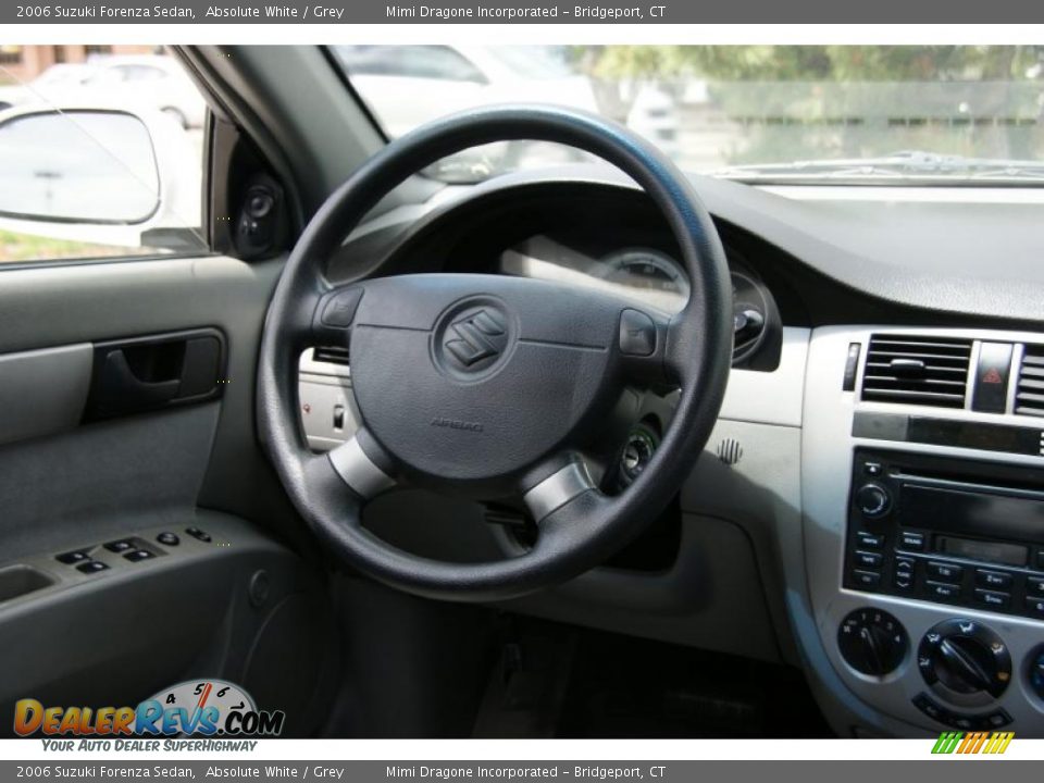 2006 Suzuki Forenza Sedan Absolute White / Grey Photo #19